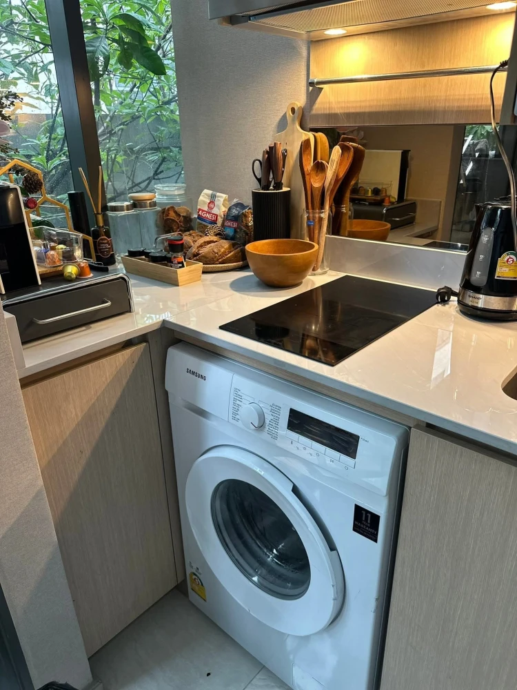 Walden Asoke for rent, spacious room, lots of usable space, good location, complete facilities, don't miss it.