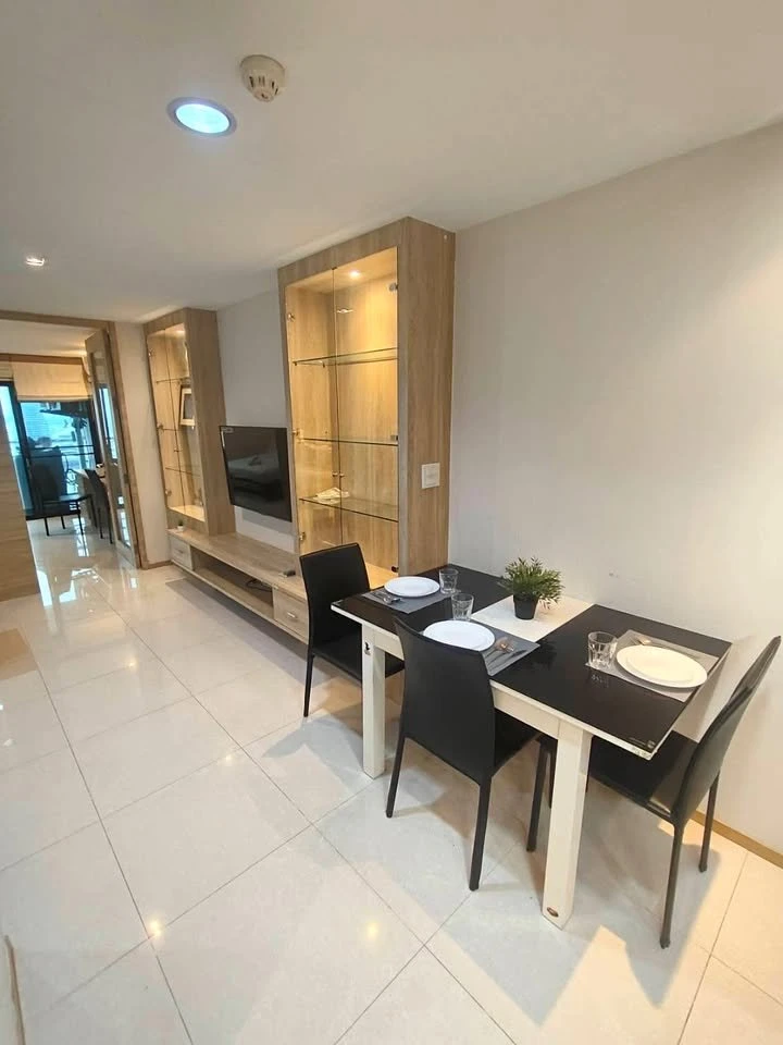 For rent: Waterford Diamond Sukhumvit 30/1, very spacious room, lots of usable space, fully furnished, must book.
