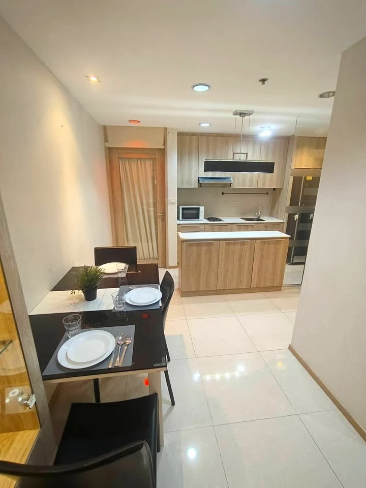 For rent: Waterford Diamond Sukhumvit 30/1, very spacious room, lots of usable space, fully furnished, must book.