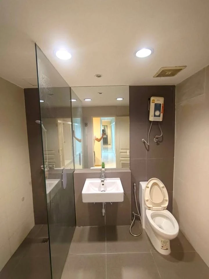 For rent: Waterford Diamond Sukhumvit 30/1, very spacious room, lots of usable space, fully furnished, must book.
