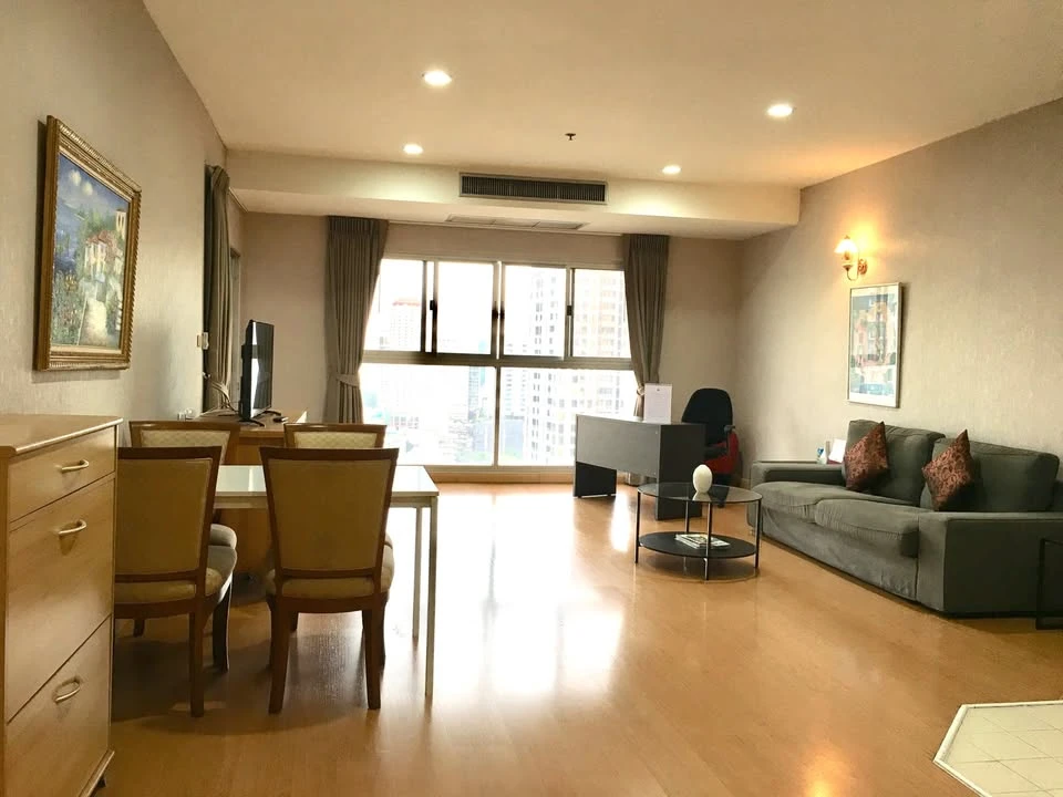 For rent: Waterford Diamond Sukhumvit 30/1. High floor unit with excellent ventilation. Fully furnished and equipped with all appliances. Book now!