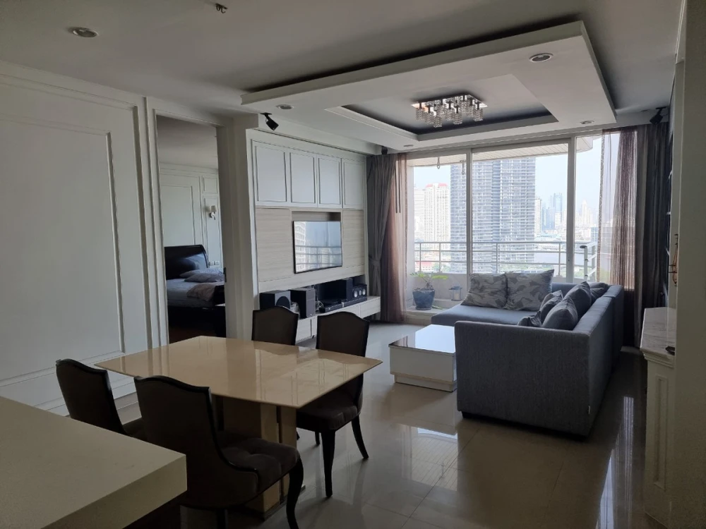 For rent: Watermark Chaophraya River, 2 bedrooms, spacious living area, prime location, stunning unblocked views. Book now!