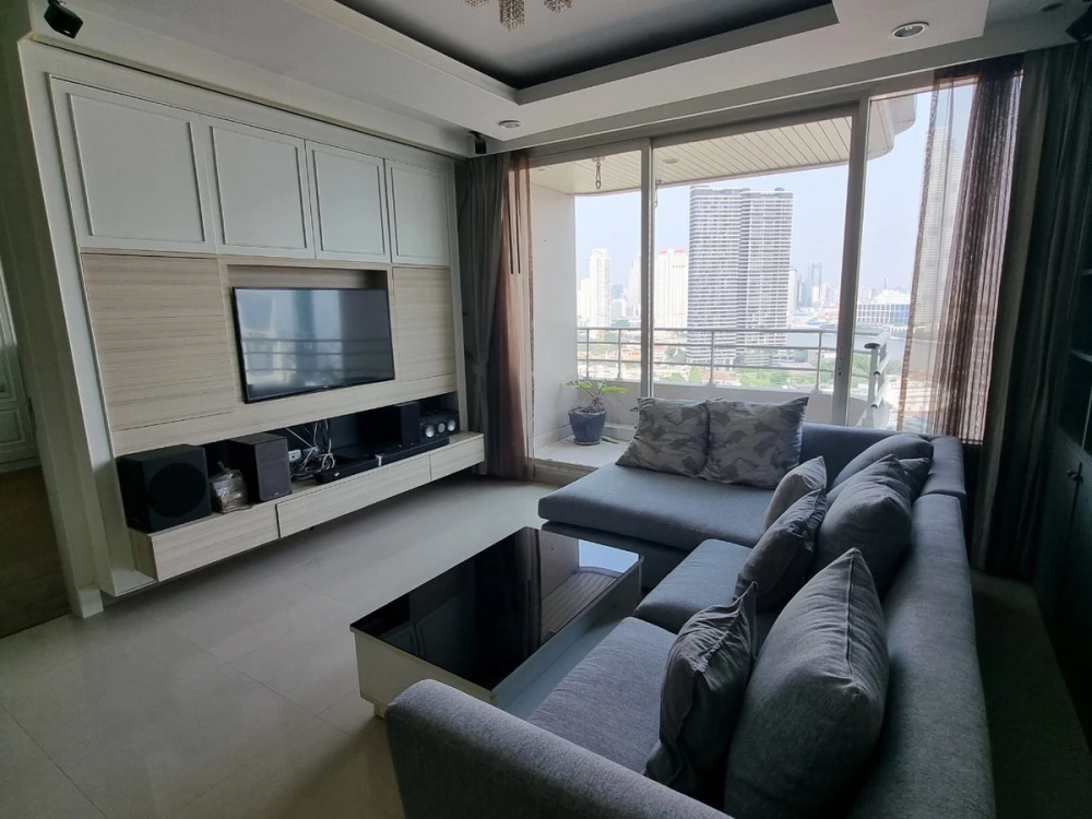 For rent: Watermark Chaophraya River, 2 bedrooms, spacious living area, prime location, stunning unblocked views. Book now!