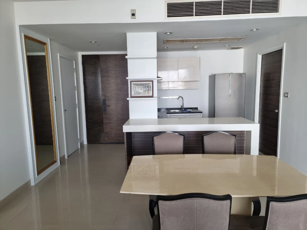 For rent: Watermark Chaophraya River, 2 bedrooms, spacious living area, prime location, stunning unblocked views. Book now!