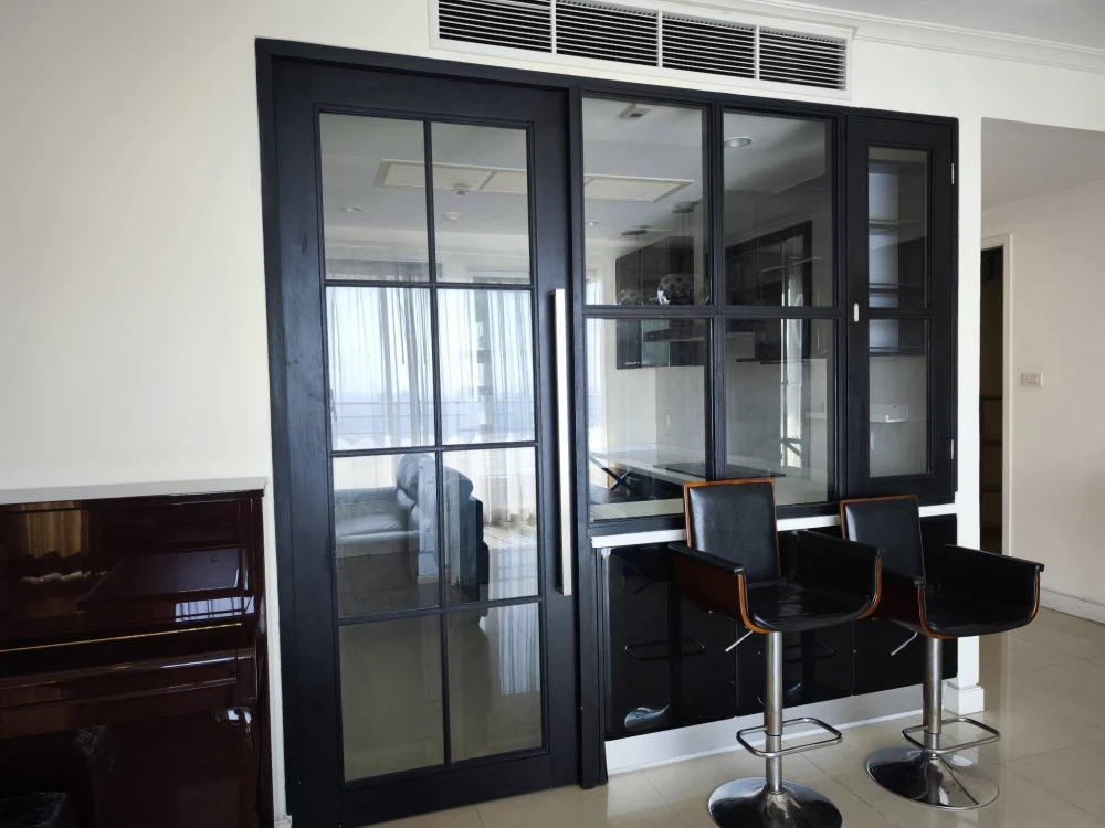 Watermark Chaophraya River condo for rent. High floor, spacious and comfortable with full amenities. Book now!
