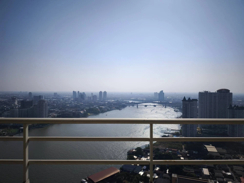 Watermark Chaophraya River condo for rent. High floor, spacious and comfortable with full amenities. Book now!