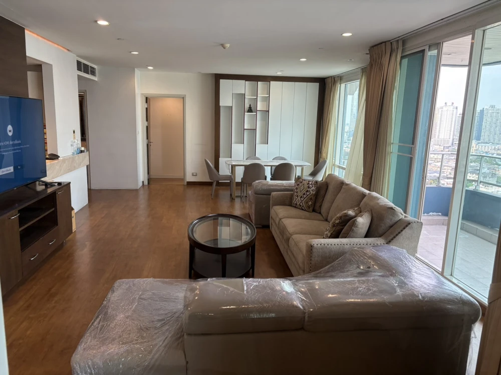 Watermark Chaophraya River apartment for rent. Ready to move in, fully furnished. Perfect for families, very comfortable. Book now!