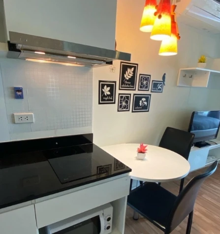 WE Condo for rent, 8th floor. Nice, fully furnished. Book now! Don't miss out! Hurry!