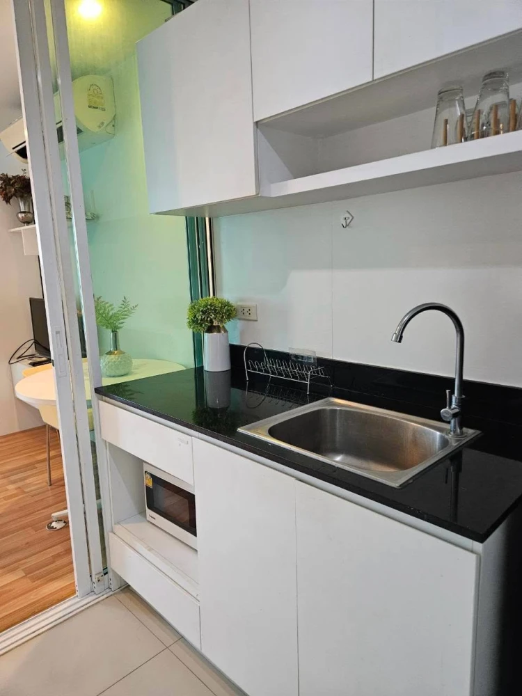 WE Condo unit for rent on the 8th floor. Fully furnished and very inviting—book now before it’s gone!