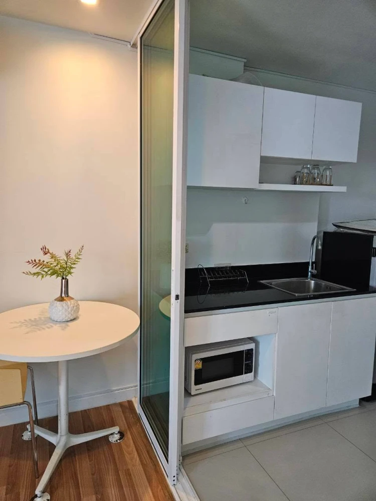 WE Condo unit for rent on the 8th floor. Fully furnished and very inviting—book now before it’s gone!