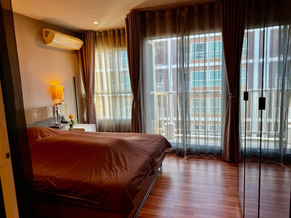 ให้เช่า WE Condo ห้องพร้อมอยู่ เฟอร์พร้อม กว้างขวางอยู่สบาย จองเลยห้ามพลาด!!!