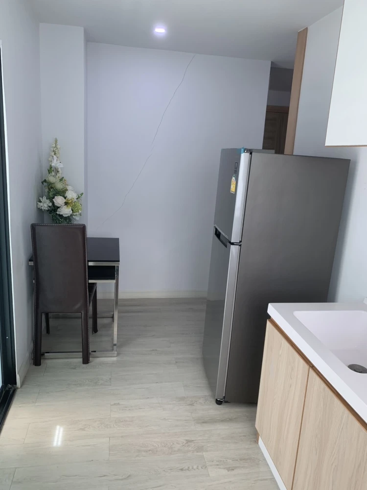 WE Condo for rent, corner unit, very livable, fully furnished, complete with appliances. Book now!