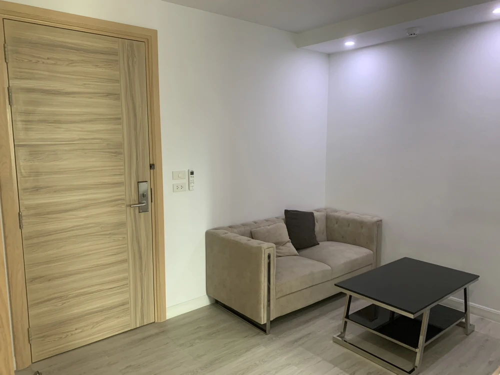 WE Condo for rent, corner unit, very livable, fully furnished, complete with appliances. Book now!