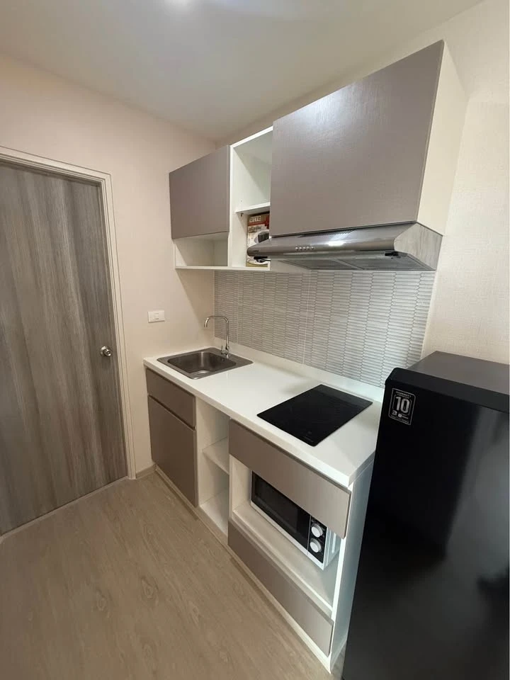 For rent: Wela Ramkhamhaeng 186, corner room, not crowded, decorated in a minimalist style, comes with complete furniture, don't miss it.