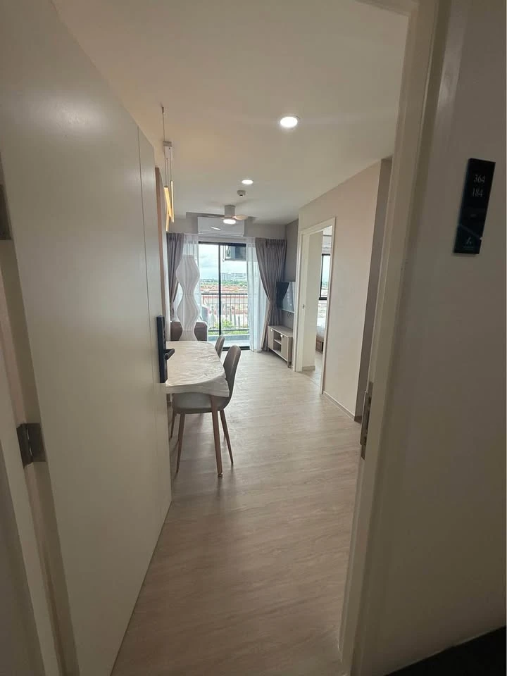 For rent: Wela Ramkhamhaeng 186, corner room, not crowded, decorated in a minimalist style, comes with complete furniture, don't miss it.