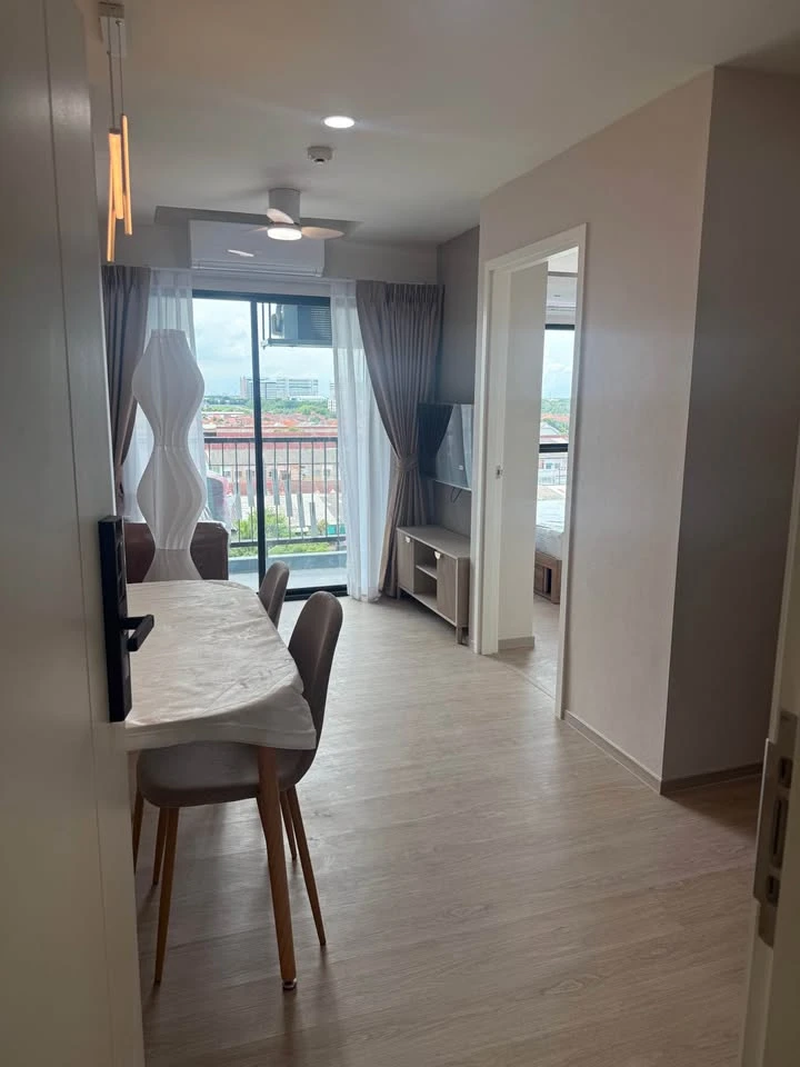 For rent: Wela Ramkhamhaeng 186, corner room, not crowded, decorated in a minimalist style, comes with complete furniture, don't miss it.