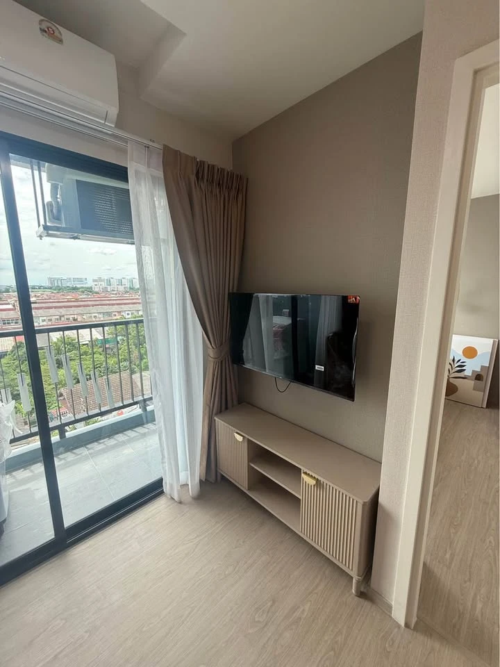 For rent: Wela Ramkhamhaeng 186, corner room, not crowded, decorated in a minimalist style, comes with complete furniture, don't miss it.