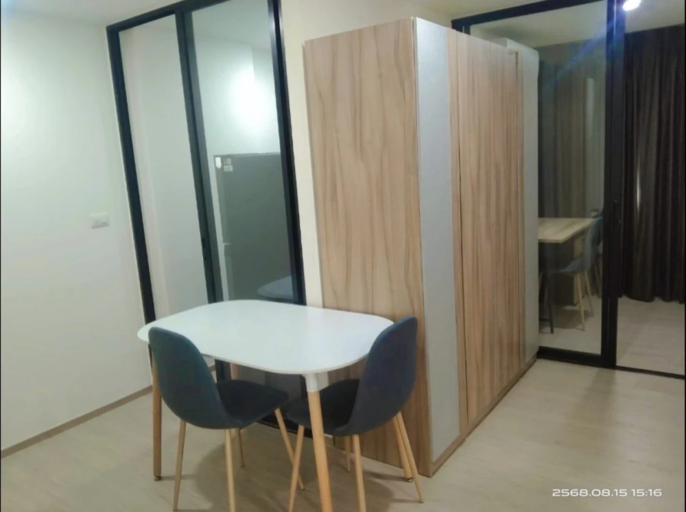 For rent: Wela Ramkhamhaeng 186. Separate space, separate kitchen, bedroom, work room, or living room. Quiet, peaceful atmosphere. Reserve now!