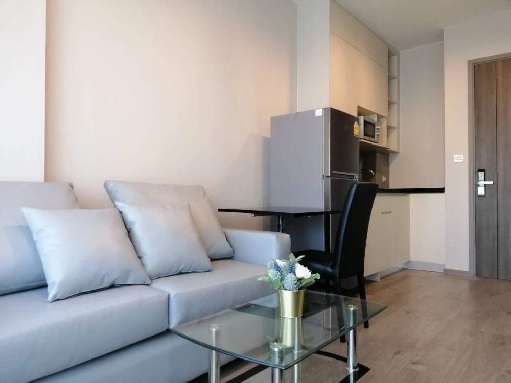 For rent: Whizdom Avenue Ratchada-Ladprao, 11th floor, corner room, fully furnished, ready to move in, reserve now.