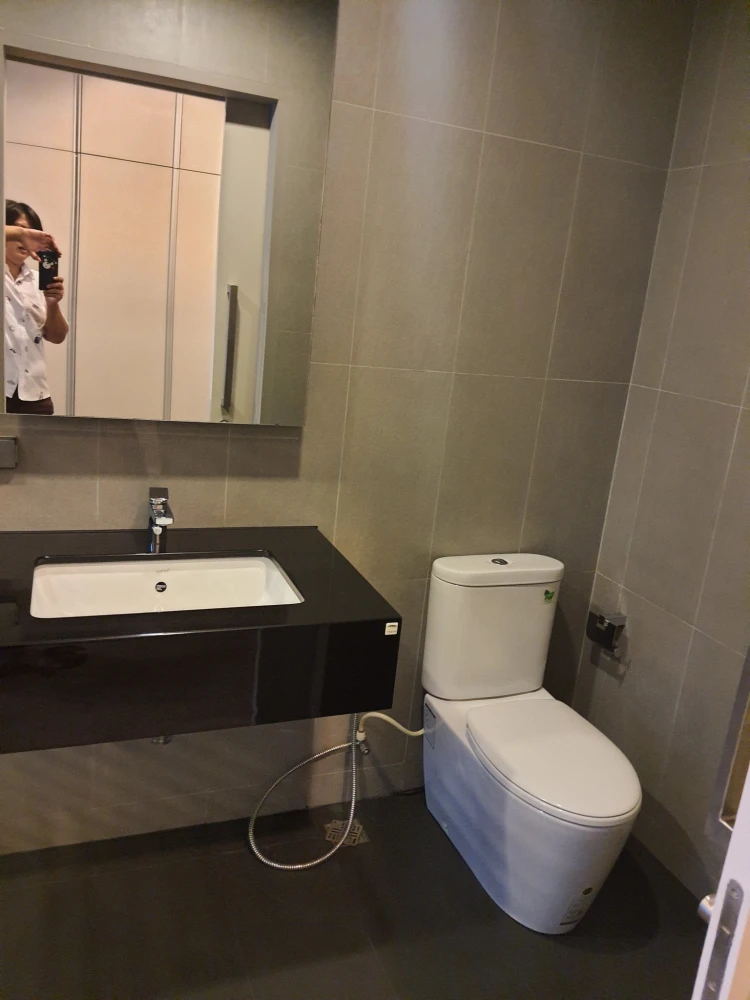 For rent: Whizdom Avenue Ratchada-Ladprao, high floor unit, very livable, fully furnished. Book now!