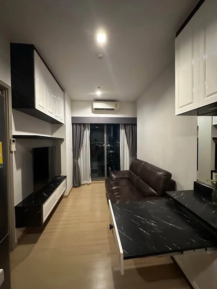 For rent: Whizdom Connect Sukhumvit, comfortable high-floor unit with good ventilation, fully furnished. Book now!