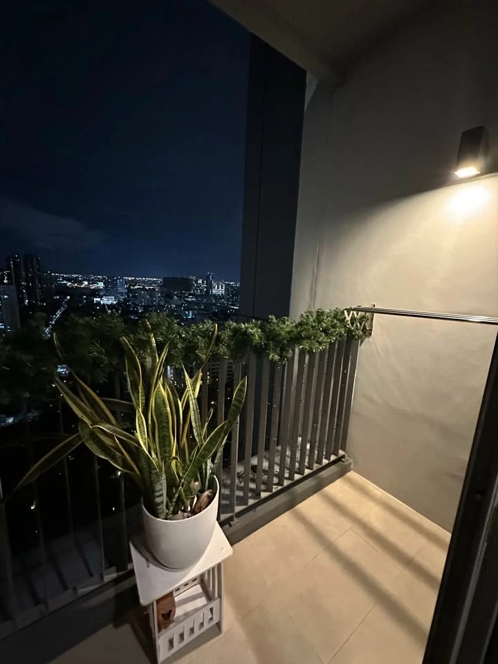 For rent: Whizdom Connect Sukhumvit, comfortable high-floor unit with good ventilation, fully furnished. Book now!