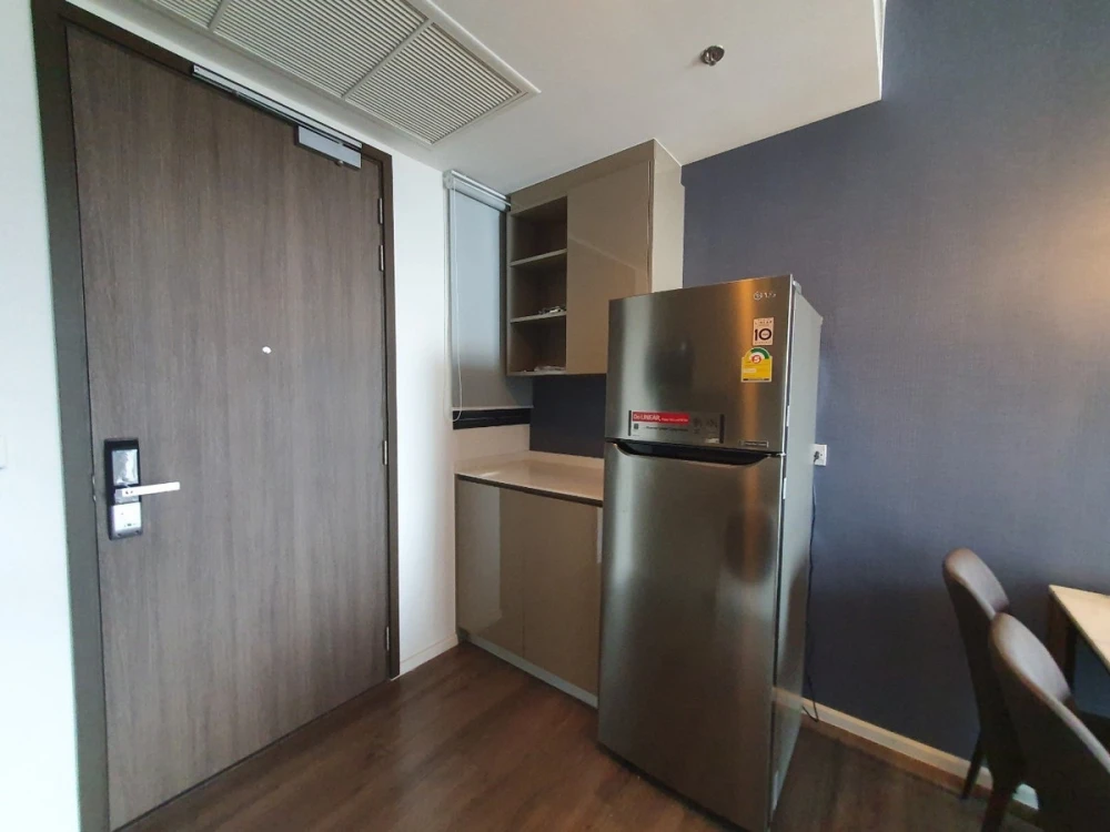 Whizdom Essence condo for rent, 17th floor. Nice unit, fully furnished. Book now!