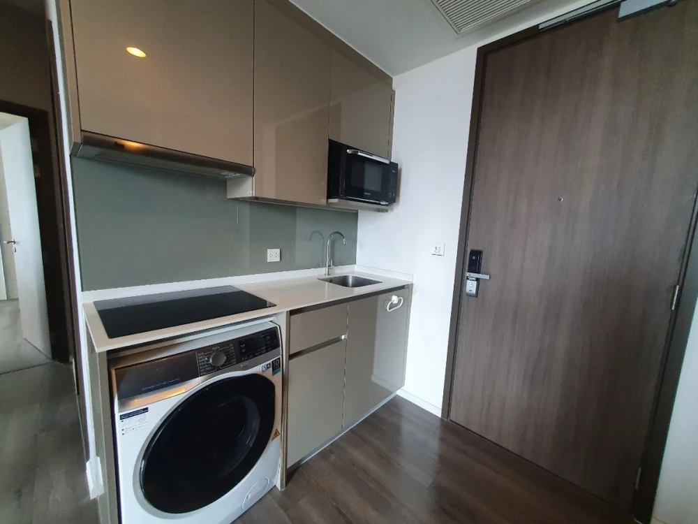Whizdom Essence condo for rent, 17th floor. Nice unit, fully furnished. Book now!