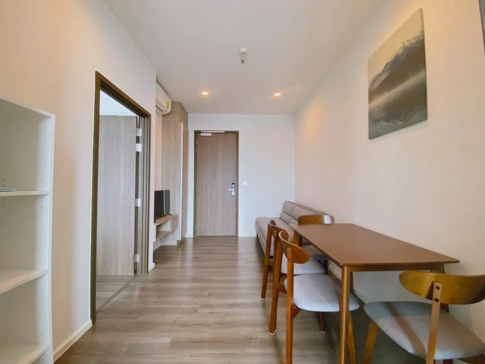 For Rent: Whizdom Essence, a lovely unit on the 39th floor with stunning high-floor views and complete amenities. Book now before it's too late!