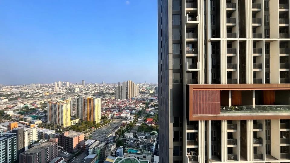 For rent: Whizdom Essence, high-floor corner unit, 1 bedroom plus, ideal for those seeking privacy and a high quality of life.