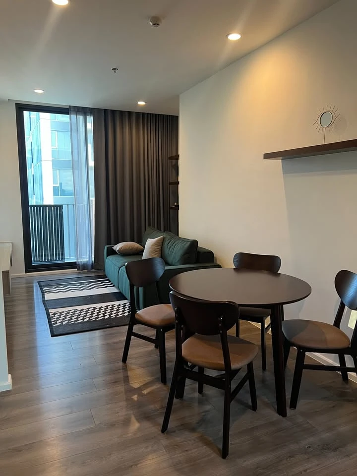 For rent: Whizdom Essence, high-floor corner unit, 1 bedroom plus, ideal for those seeking privacy and a high quality of life.