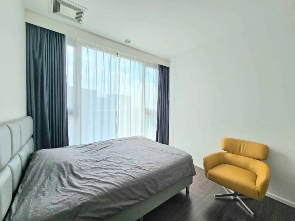 For rent: Whizdom Inspire Sukhumvit, 2 bedrooms, 1 bathroom, spacious living area. You won't be disappointed after booking.