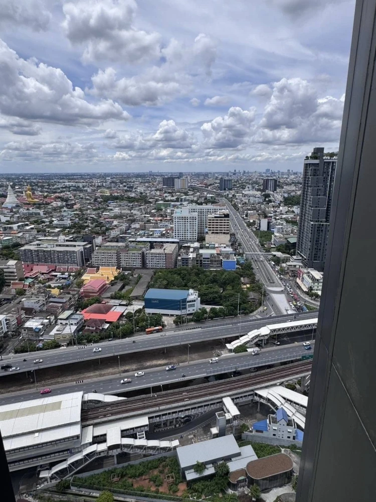 Condo for rent: Whizdom Station Ratchada-Thapra, next to the BTS, very high floor, wallpapered throughout the room, don't miss out!