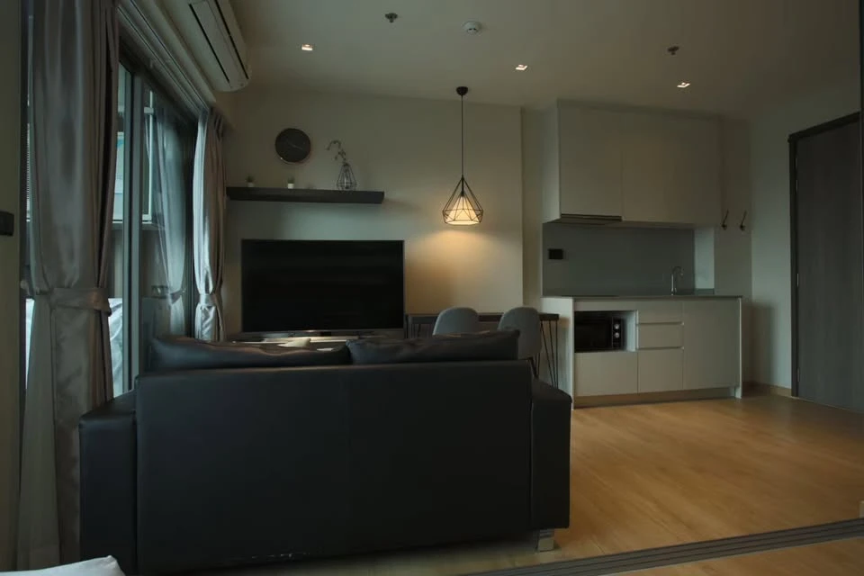 Whizdom Station Ratchada-Thapra condo for rent. Ready to move in, fully furnished with appliances. Book now, don't miss out!