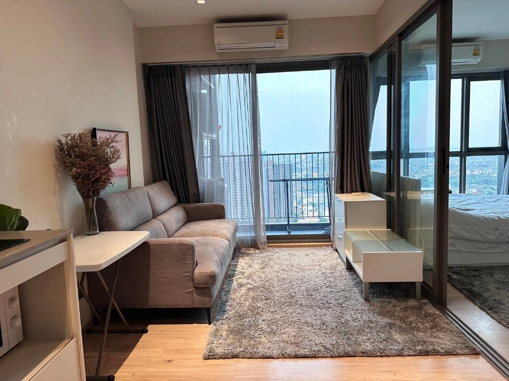 Whizdom Station Ratchada–Thapra for rent, a cozy room with a theme and complete amenities. Reserve now!
