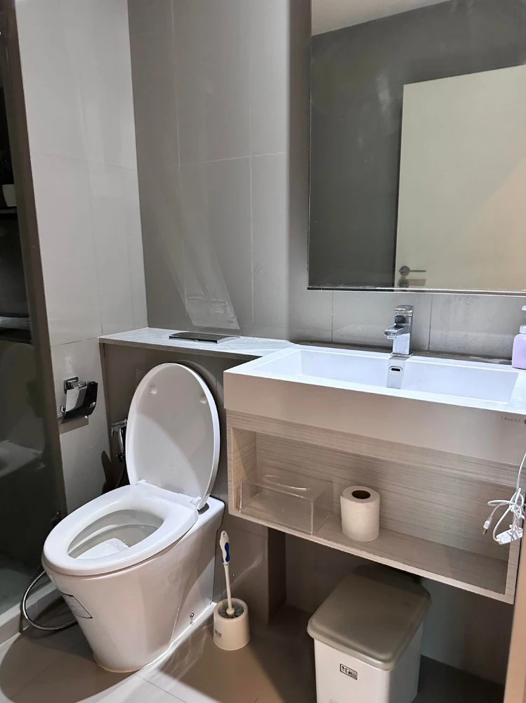 Whizdom Station Ratchada–Thapra for rent, a cozy room with a theme and complete amenities. Reserve now!