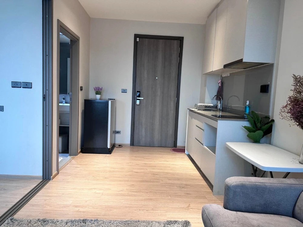 Whizdom Station Ratchada–Thapra for rent, a cozy room with a theme and complete amenities. Reserve now!