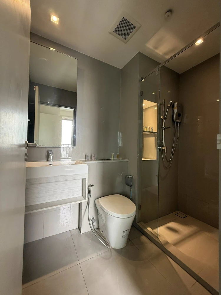 Whizdom Station Ratchada–Thapra for rent, a comfortable room with complete furniture, good location, convenient transportation, reserve now!