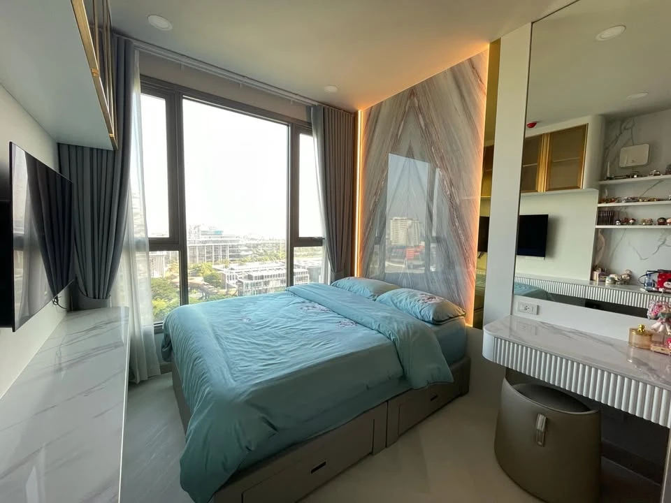 Whizdom The Forestias (Destinia) for rent, very spacious room, beautifully decorated with built-ins throughout the room, with gorgeous marble. Don't m