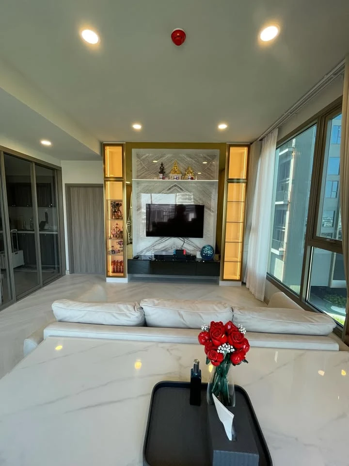 Whizdom The Forestias (Destinia) for rent, very spacious room, beautifully decorated with built-ins throughout the room, with gorgeous marble. Don't m