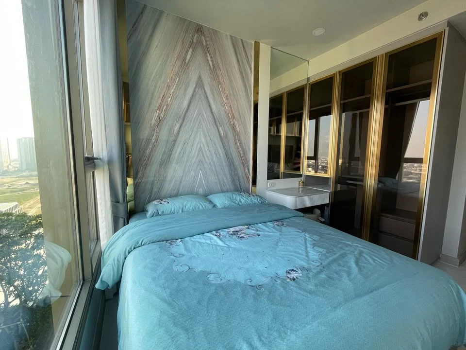 Whizdom The Forestias (Destinia) for rent, very spacious room, beautifully decorated with built-ins throughout the room, with gorgeous marble. Don't m