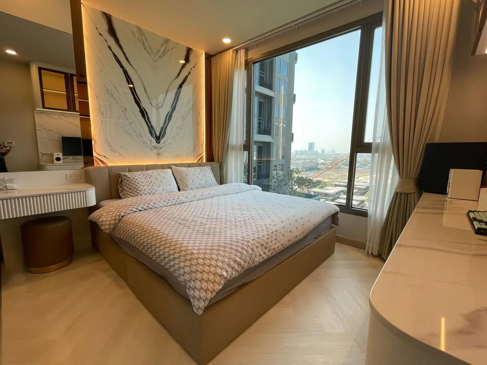 Whizdom The Forestias (Destinia) for rent, very spacious room, beautifully decorated with built-ins throughout the room, with gorgeous marble. Don't m