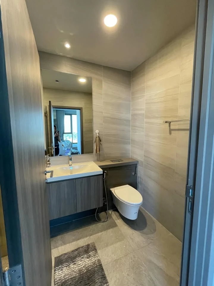 Whizdom The Forestias (Destinia) for rent, very spacious room, beautifully decorated with built-ins throughout the room, with gorgeous marble. Don't m