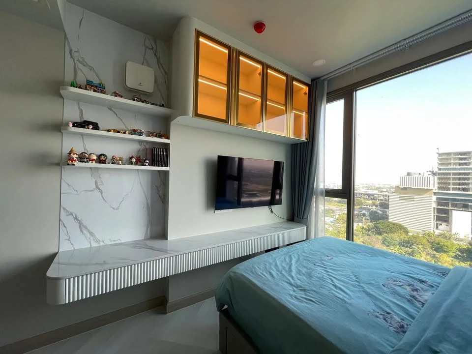 Whizdom The Forestias (Destinia) for rent, very spacious room, beautifully decorated with built-ins throughout the room, with gorgeous marble. Don't m