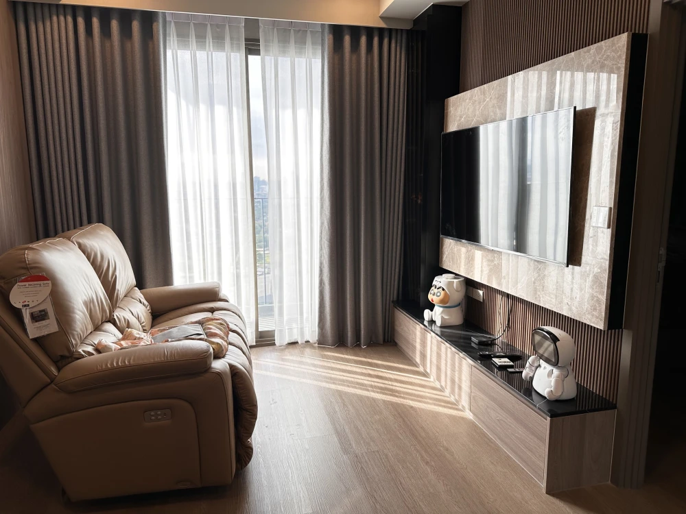 For rent: Whizdom The Forestias, high floor unit, fully furnished. Book now!