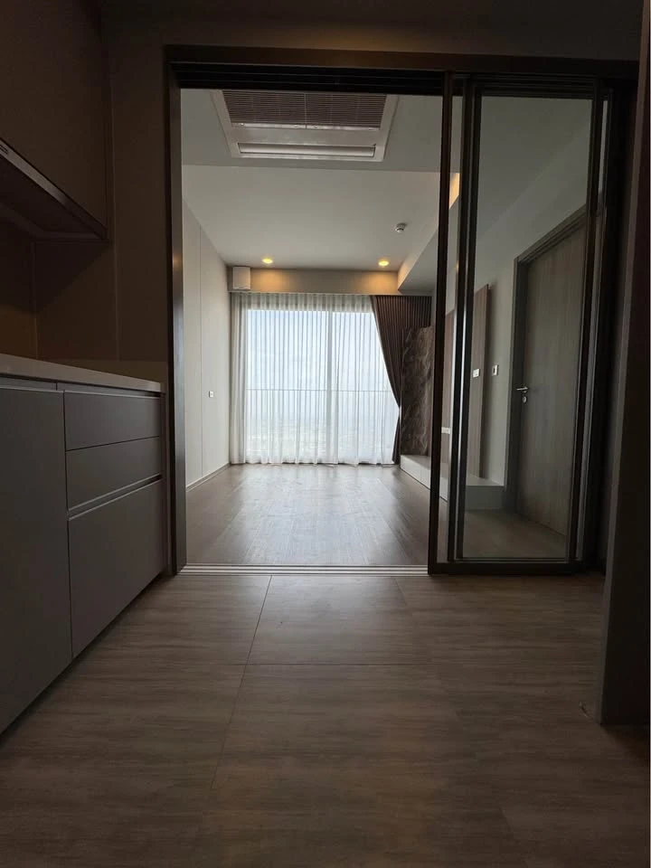For rent: Whizdom THE FORESTIAS, room on the highest floor, airy location, not attached to the building opposite, always has a breeze, don't miss it.