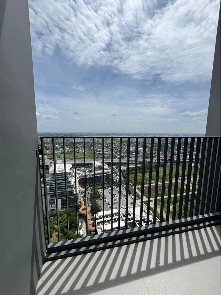 For rent: Whizdom THE FORESTIAS, room on the highest floor, airy location, not attached to the building opposite, always has a breeze, don't miss it.
