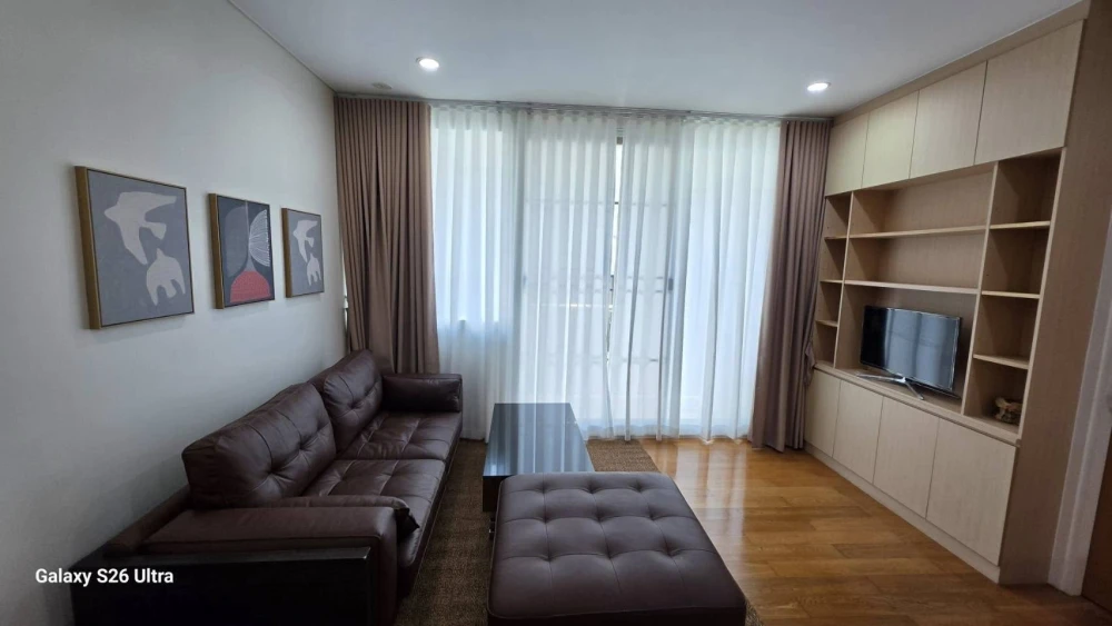 For rent: Wind Sukhumvit 23, 7th floor. Peaceful and private atmosphere, well-designed layout, bright and airy, comfortable living. Don't miss out!