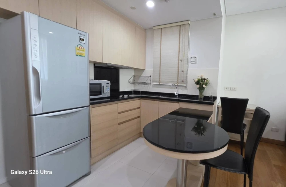 For rent: Wind Sukhumvit 23, 7th floor. Peaceful and private atmosphere, well-designed layout, bright and airy, comfortable living. Don't miss out!