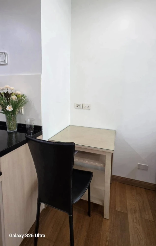 For rent: Wind Sukhumvit 23, 7th floor. Peaceful and private atmosphere, well-designed layout, bright and airy, comfortable living. Don't miss out!